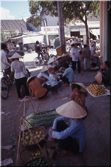 Sidewalk vendors, Nha Trang.jpg